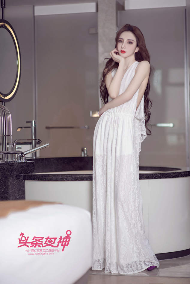 [头条女神] 阿依努尔瓦娅